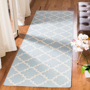Safavieh Dhurries 554 Hand Woven Flat Weave  Rug Light Blue / Ivory DHU554B-26