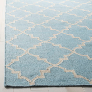 Safavieh Dhurries 554 Hand Woven Flat Weave  Rug Light Blue / Ivory DHU554B-26