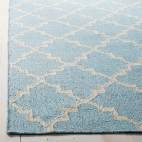 Safavieh Dhurries 554 Hand Woven Flat Weave  Rug Light Blue / Ivory DHU554B-26