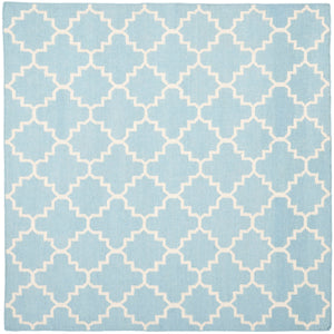 Safavieh Dhurries 554 Hand Woven Flat Weave  Rug Light Blue / Ivory DHU554B-26