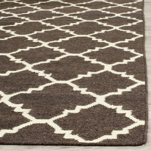 Safavieh Dhurries 554 Hand Woven Flat Weave  Rug Brown / Ivory DHU554C-26