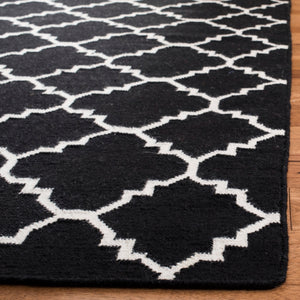 Safavieh Dhurries 554 Hand Woven Flat Weave  Rug Black / Ivory DHU554L-26
