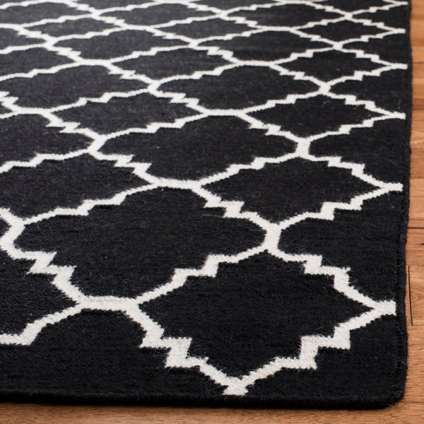 Safavieh Dhurries 554 Hand Woven Flat Weave  Rug Black / Ivory DHU554L-26