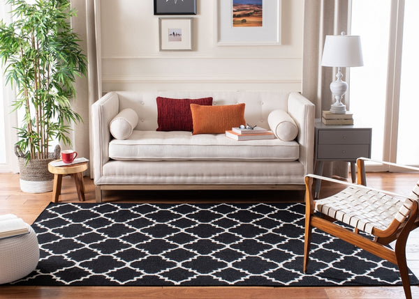 Safavieh Dhurries 554 Hand Woven Flat Weave  Rug Black / Ivory DHU554L-26