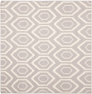 Safavieh Dhurries 556 Hand Woven Flat Weave  Rug Grey / Ivory DHU556G-26