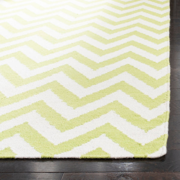 Safavieh Dhurries 557 Hand Woven Flat Weave  Rug Green / Ivory DHU557A-26