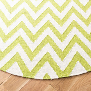 Safavieh Dhurries 557 Hand Woven Flat Weave  Rug Green / Ivory DHU557A-26