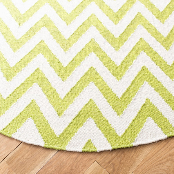 Safavieh Dhurries 557 Hand Woven Flat Weave  Rug Green / Ivory DHU557A-26