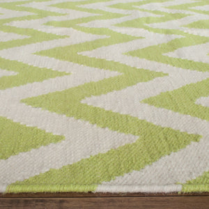 Safavieh Dhurries 557 Hand Woven Flat Weave  Rug Green / Ivory DHU557A-26