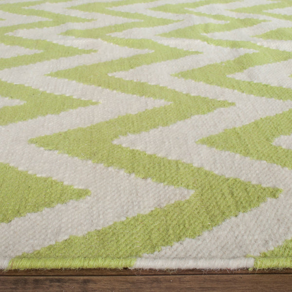 Safavieh Dhurries 557 Hand Woven Flat Weave  Rug Green / Ivory DHU557A-26
