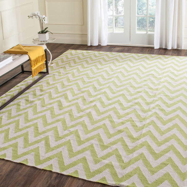 Safavieh Dhurries 557 Hand Woven Flat Weave  Rug Green / Ivory DHU557A-26