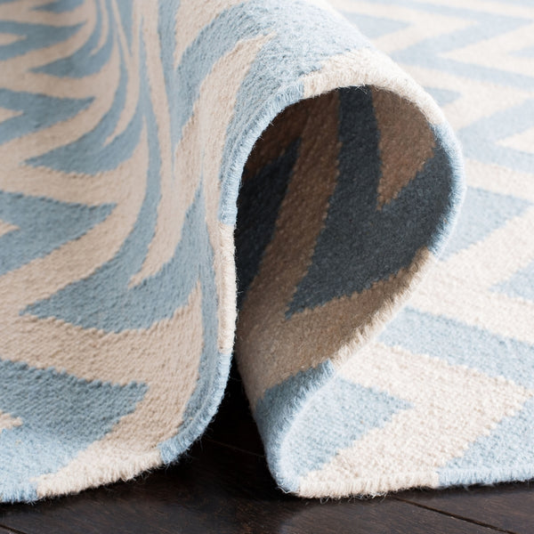 Safavieh Dhurries 557 Hand Woven Flat Weave  Rug Blue / Ivory DHU557B-26