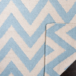 Safavieh Dhurries 557 Hand Woven Flat Weave  Rug Blue / Ivory DHU557B-26