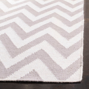 Safavieh Dhurries 557 Hand Woven Flat Weave  Rug Grey / Ivory DHU557C-26