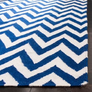 Safavieh Dhurries 557 Hand Woven Flat Weave  Rug Dark Blue / Ivory DHU557K-26