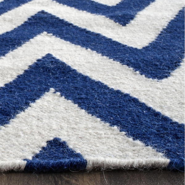 Safavieh Dhurries 557 Hand Woven Flat Weave  Rug Dark Blue / Ivory DHU557K-26