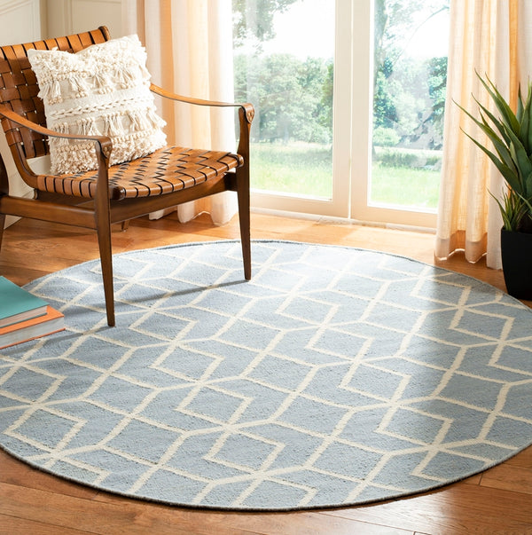 Safavieh Dhurries 560 Hand Woven Flat Weave  Rug Blue / Ivory DHU560A-26