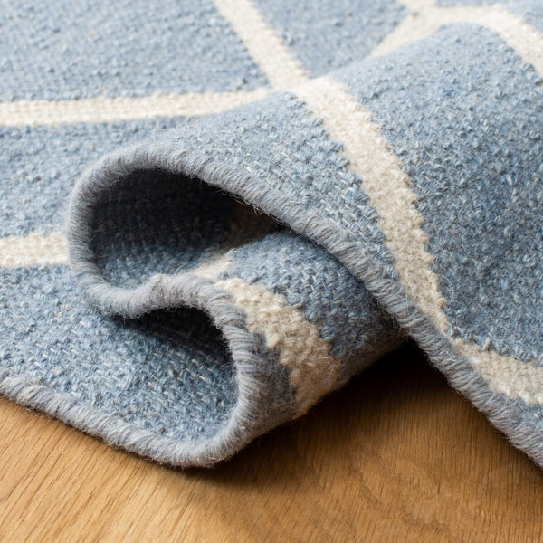 Safavieh Dhurries 560 Hand Woven Flat Weave  Rug Blue / Ivory DHU560A-26