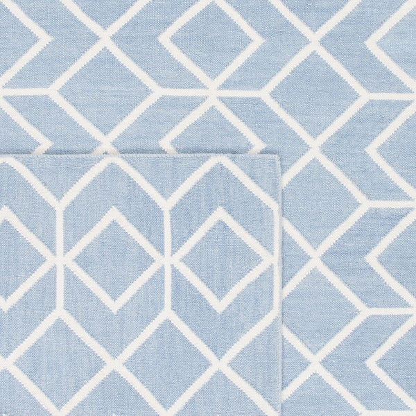 Safavieh Dhurries 560 Hand Woven Flat Weave  Rug Blue / Ivory DHU560A-26