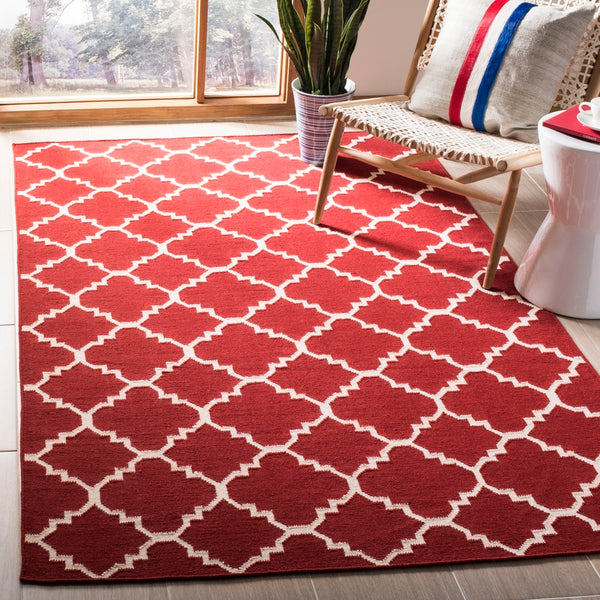 Safavieh Dhurries 566 Hand Woven Flat Weave  Rug Red / Ivory DHU566B-4SQ