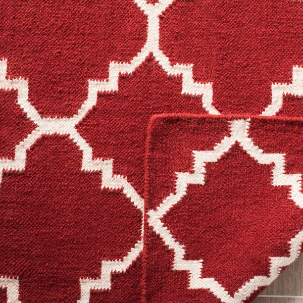 Safavieh Dhurries 566 Hand Woven Flat Weave  Rug Red / Ivory DHU566B-4SQ