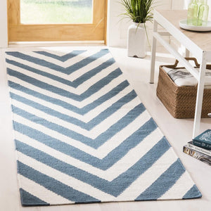 Safavieh Dhurries 568 Hand Woven Flat Weave  Rug Blue / Ivory DHU568A-4SQ