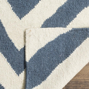 Safavieh Dhurries 568 Hand Woven Flat Weave  Rug Blue / Ivory DHU568A-4SQ