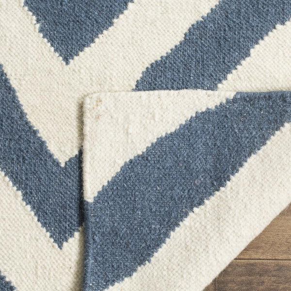 Safavieh Dhurries 568 Hand Woven Flat Weave  Rug Blue / Ivory DHU568A-4SQ