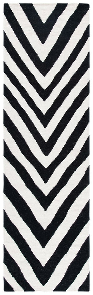 Safavieh Dhurries 568 Hand Woven Flat Weave  Rug Black / Ivory DHU568C-26