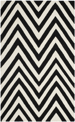 Safavieh Dhurries 568 Hand Woven Flat Weave  Rug Black / Ivory DHU568C-26