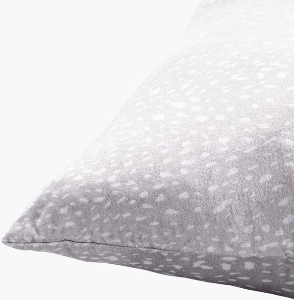 Surya Doe 20" X 20" Modern Accent Pillow - Stylish Minimalist Design, Easy Care For Your Living Space! Light Gray Polyester,Polyester Doe004-2020p