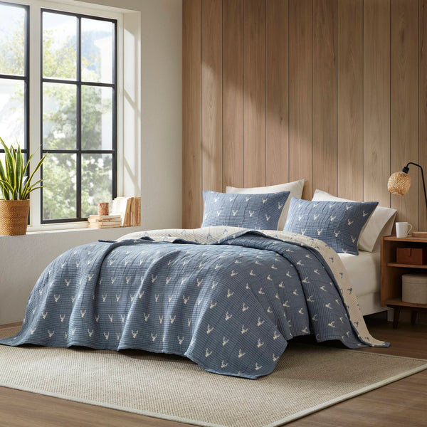 English Elm 3 Plush King Coverlet Set with Matelassé Texture, Lightweight Breathable Polyester Comforter & Shams Blue 18.7 L x 14.76 W x 5.71 H B035P366539