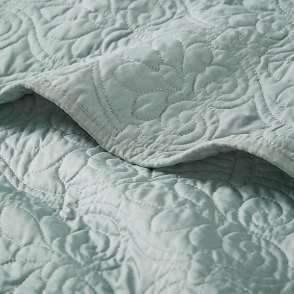 JLA Home Madison Park - Oversized Quilted Throw with Quebec Stitch Pattern, Plush Cotton Fill for Cozy Layering & Décor Texture Seafoam MP50-2987