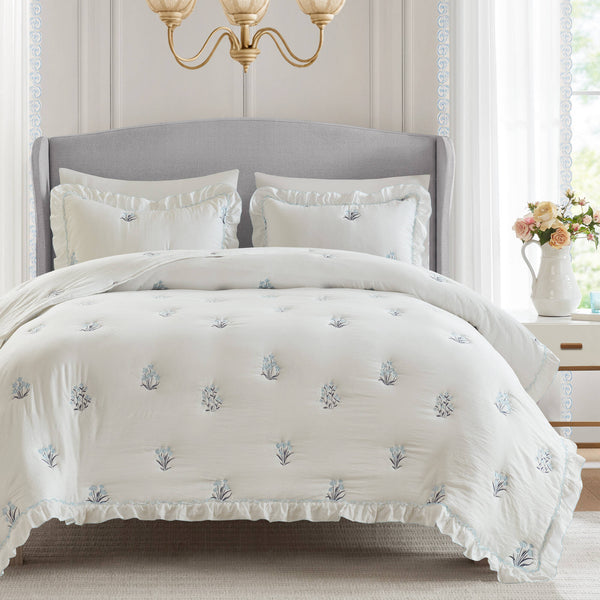 English Elm 3-piece Floral Embroidered Quilt Set Ruffled Trim Romantic Bedding for Full Queen Beds White+Blue B035P463190