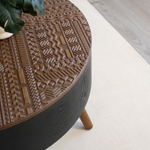 English Elm 31.5-inch Round Carved Wood Coffee Table Vintage Distressed Finish Living Room Accent W3935P406032