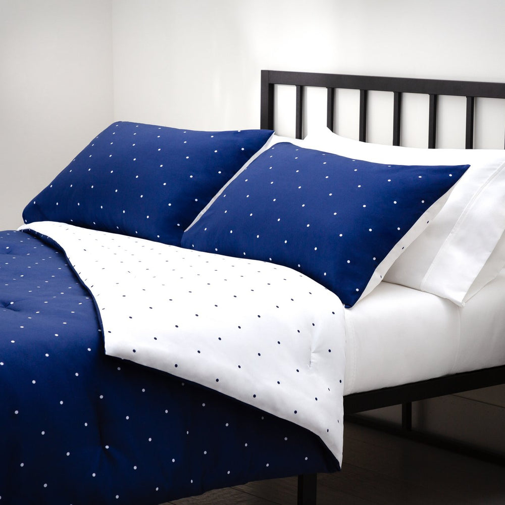 English Elm Linenspa Navy Polka Dot Microfiber Comforter Oversized King with Reversible Chic Design & Hypoallergenic Fill B350P326216