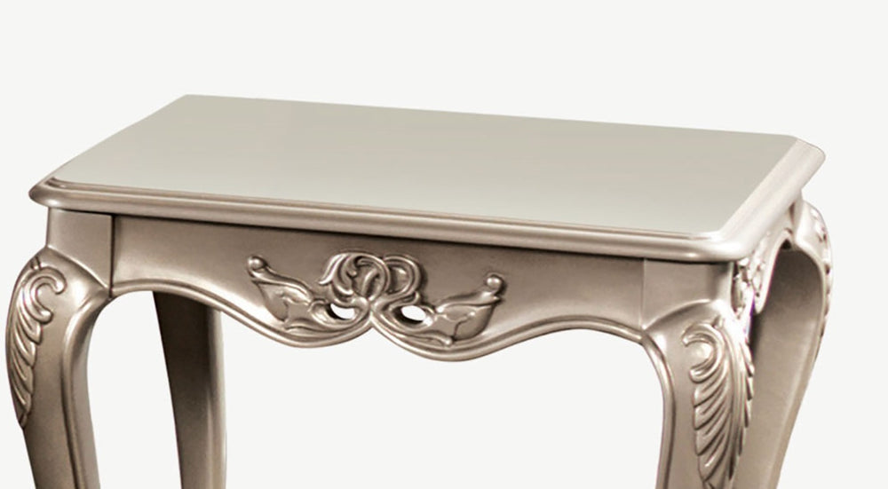 English Elm Traditional End Table With Cabriole Legs, Carved Detail & Champagne Finish For Timeless Elegance B2741P361148-GIGA