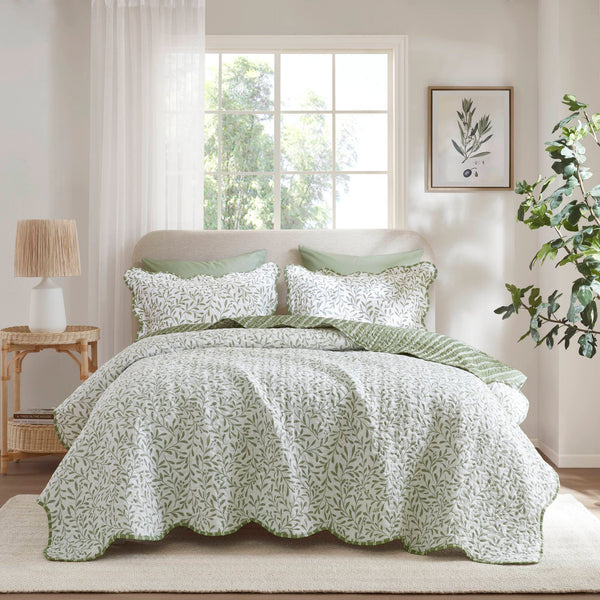 English Elm 3-piece King Quilt Set Scalloped Hem Microfiber Bedding for Master or Guest Room Sage Green B035P482950