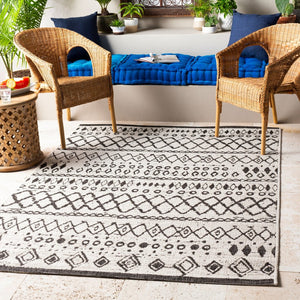 Livabliss Eagean Global Pattern Polypropylene Runner Rug for Hallways and Entryways White, Black 6'7" x 6'7" EAG2341-67RD
