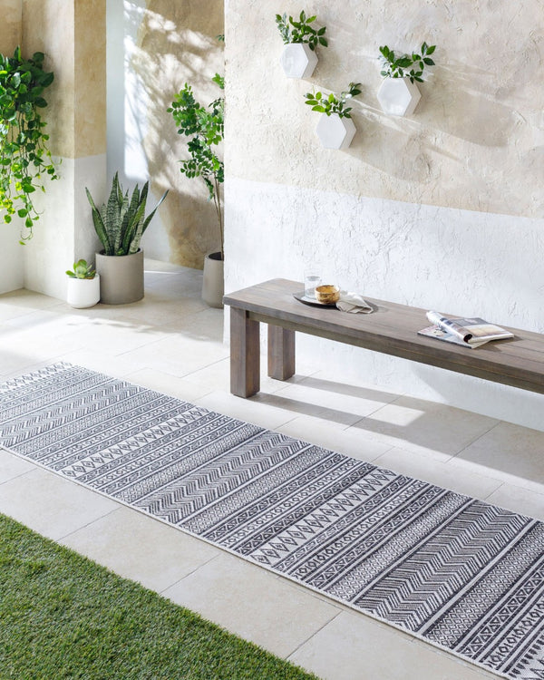 Livabliss Eagean Bohemian Flatweave Polypropylene Rug for Entryways Patios and High Traffic Zones Black, White 7'10" x 7'10" Round EAG2345-710RD