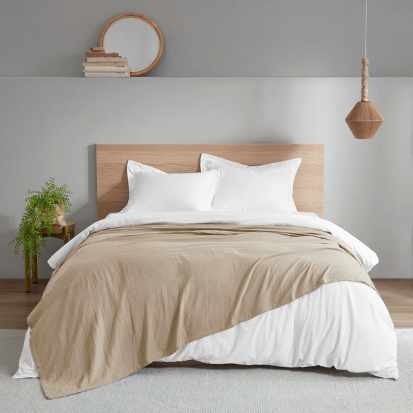 English Elm 1 Lightweight Down Alternative Blanket Full/Queen 90x90, 15oz Polyester Fill, Satin Trim & Scotchgard Finish Tan 15.75 L x 13.58 W x 3.54 H B035P319581