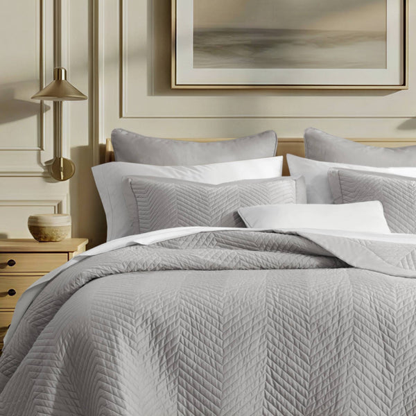 English Elm King Cotton Sateen Quilt Set Smooth Breathable Bedroom Layering Coverlet 3 Piece Light Gray B035P496601