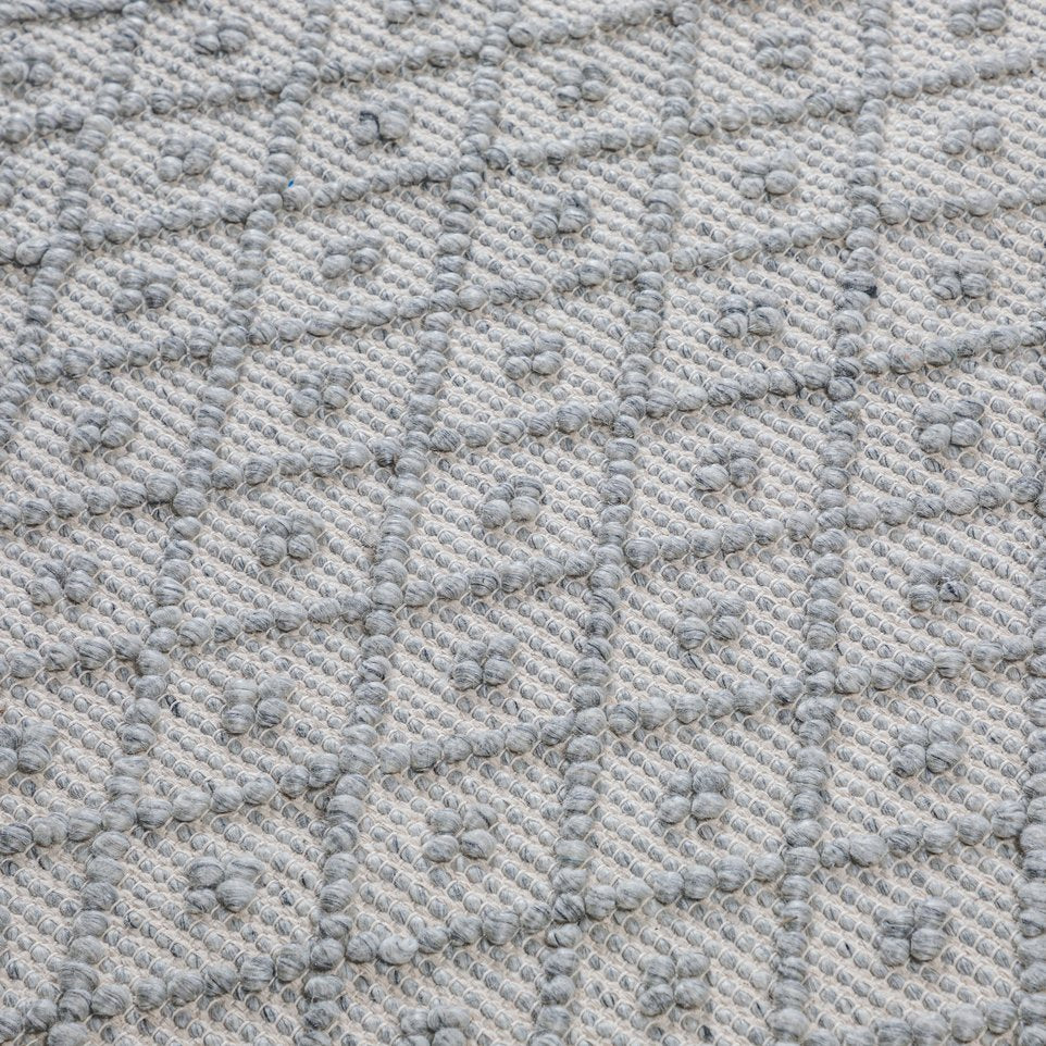 English Elm Millow 6 x 9 Area Rug Silver Wool Blend Handwoven Geometric Pattern, 0.5" Thick, Knotted Fringe Overstock B136P188395