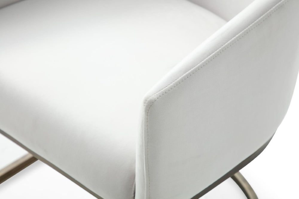 VIG Furniture Elisa Modern Velvet Chair With Antique Brass Base — Curved Support, Plush Foam, Stain-Resistant Fabric Beige Dining Chair VGVCB8369-BG-DC