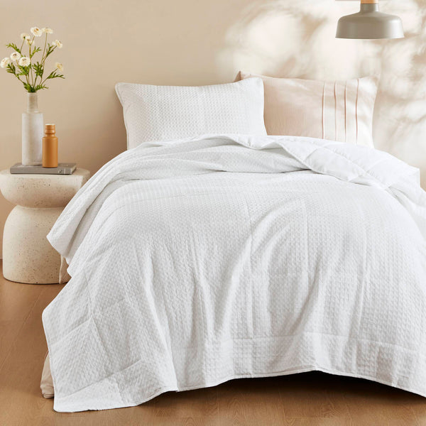 JLA Home Comfort Spaces - Waffle Premium Quilt Set with Airy Waffle-Weave Texture, Breathable Year-Round Comfort & Durable Design White AM14-0374