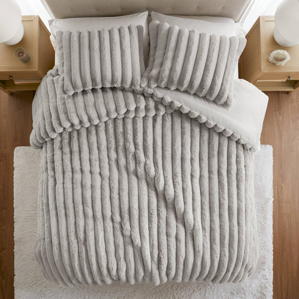 English Elm 3-Piece Queen Coverlet Set Matelassé Elegance with Two Shams — Soft Polyester-Rayon Texture, Durable Comfort Light Gray 21.26 L x 12.99 W x 12.6 H B035P381295