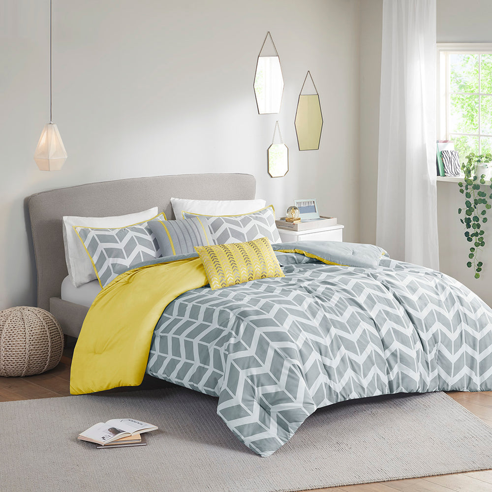 Intelligent Design Nadia Modern/Contemporary Comforter Set ID10-013 Yellow