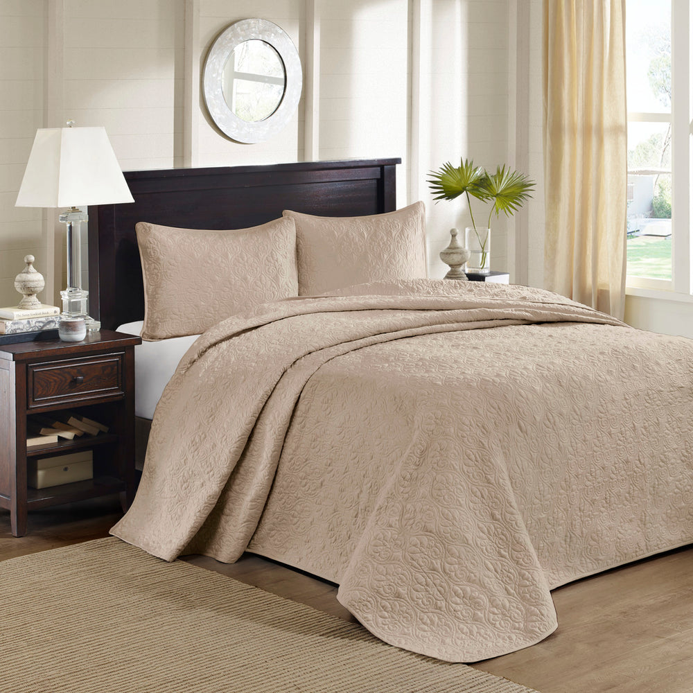 English Elm Reversible Madison Park Quebec Bedspread Set King — Cottage-Style Quilted Texture, Oversized Draping, Antimicrobial Freshness khaki 17.72 L x 15.35 W x 8.66 H B03597411