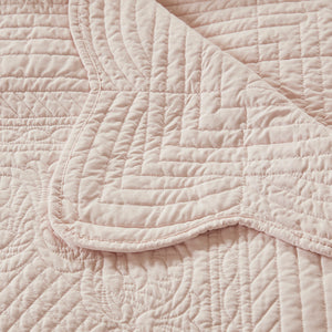 JLA Home Madison Park - Oversized Quilted Throw Adds Vintage-Soft Texture with Scalloped Edges, Breathable Cotton Fill, Machine Washable Blush MP50-6123