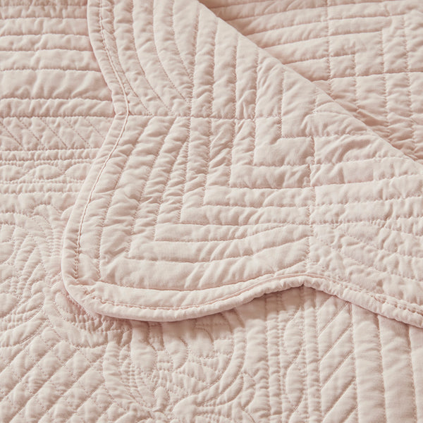JLA Home Madison Park - Oversized Quilted Throw Adds Vintage-Soft Texture with Scalloped Edges, Breathable Cotton Fill, Machine Washable Blush MP50-6123